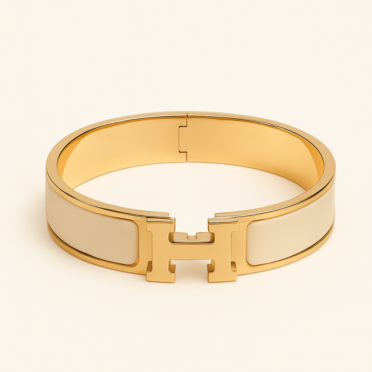 Stilrent 'H' Armbånd fra Helene