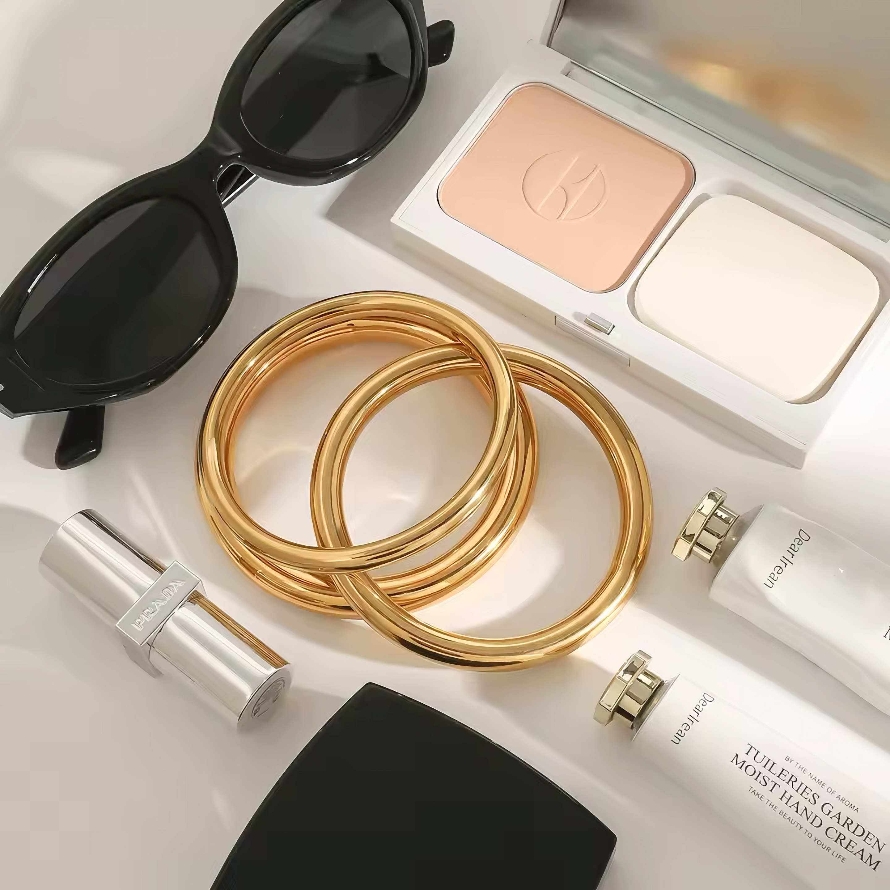 Lina Sleek Gold Bangle