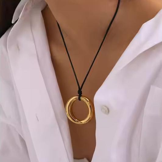 Evanna Pendant Ring