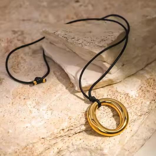 Evanna Pendant Ring