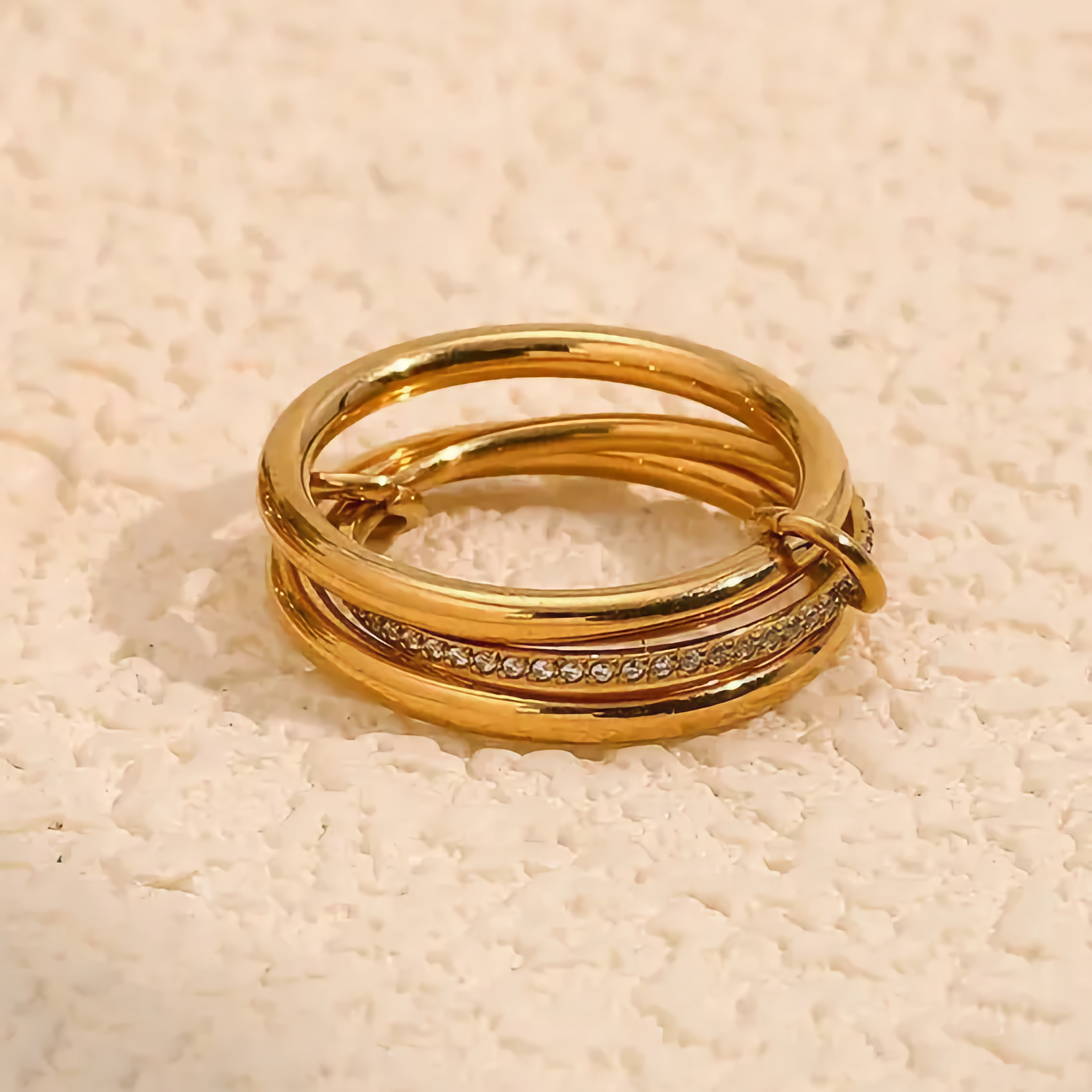 Dara Diamond Ring Stand