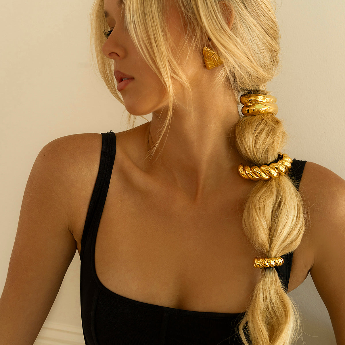 Double Hammered Bow Horse Tail Cuff
