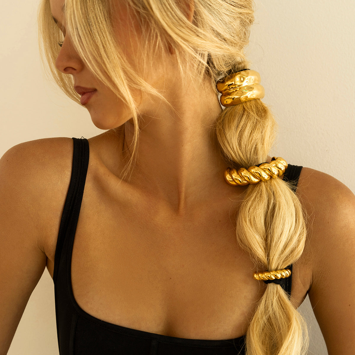 Double Hammered Bow Horse Tail Cuff