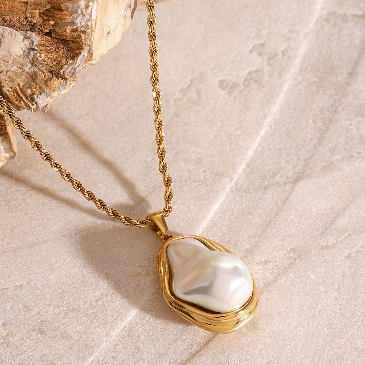 Carly Perlemor Pendant