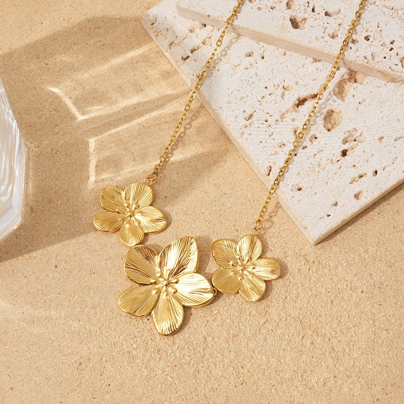 Millie Gull Blomst Necklace