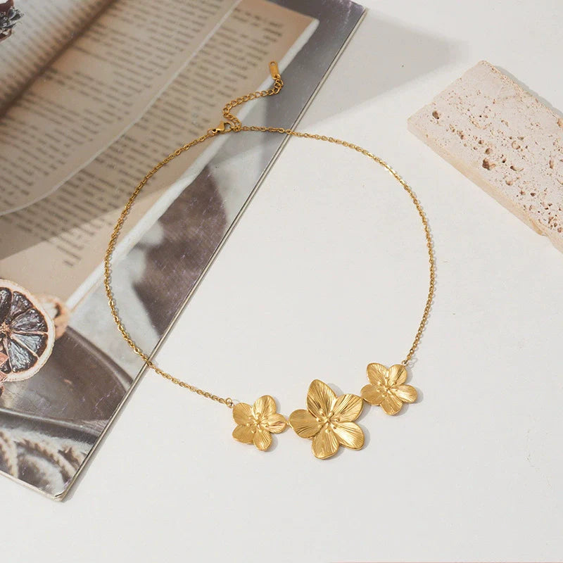 Millie Gull Blomst Necklace