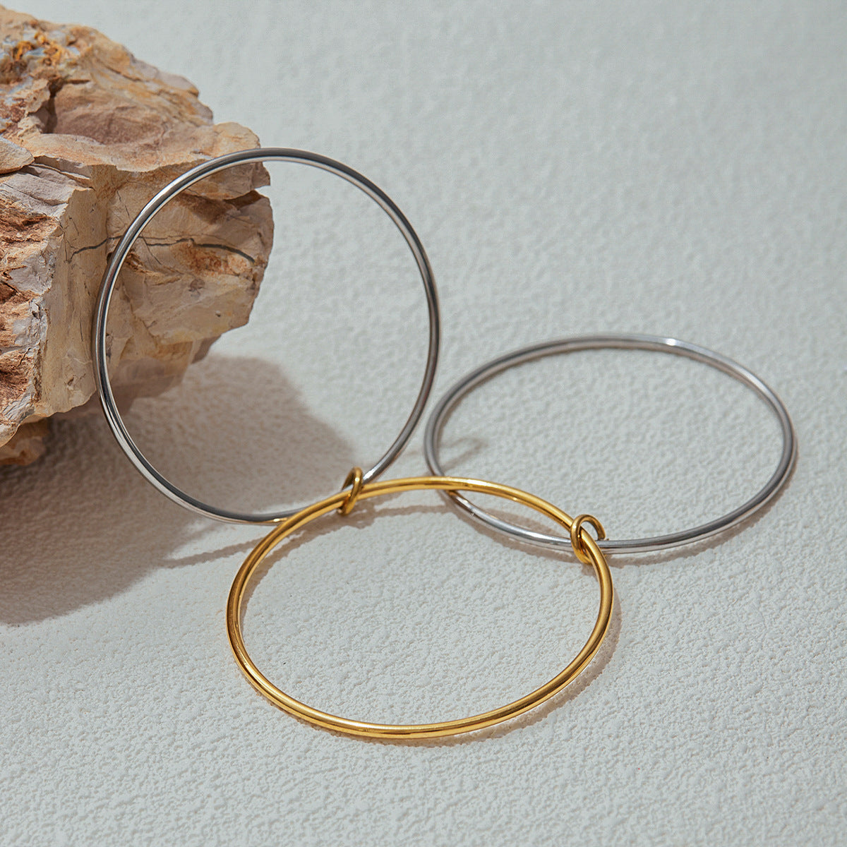 Romina To-Farget Armbånd i Stabilt Design