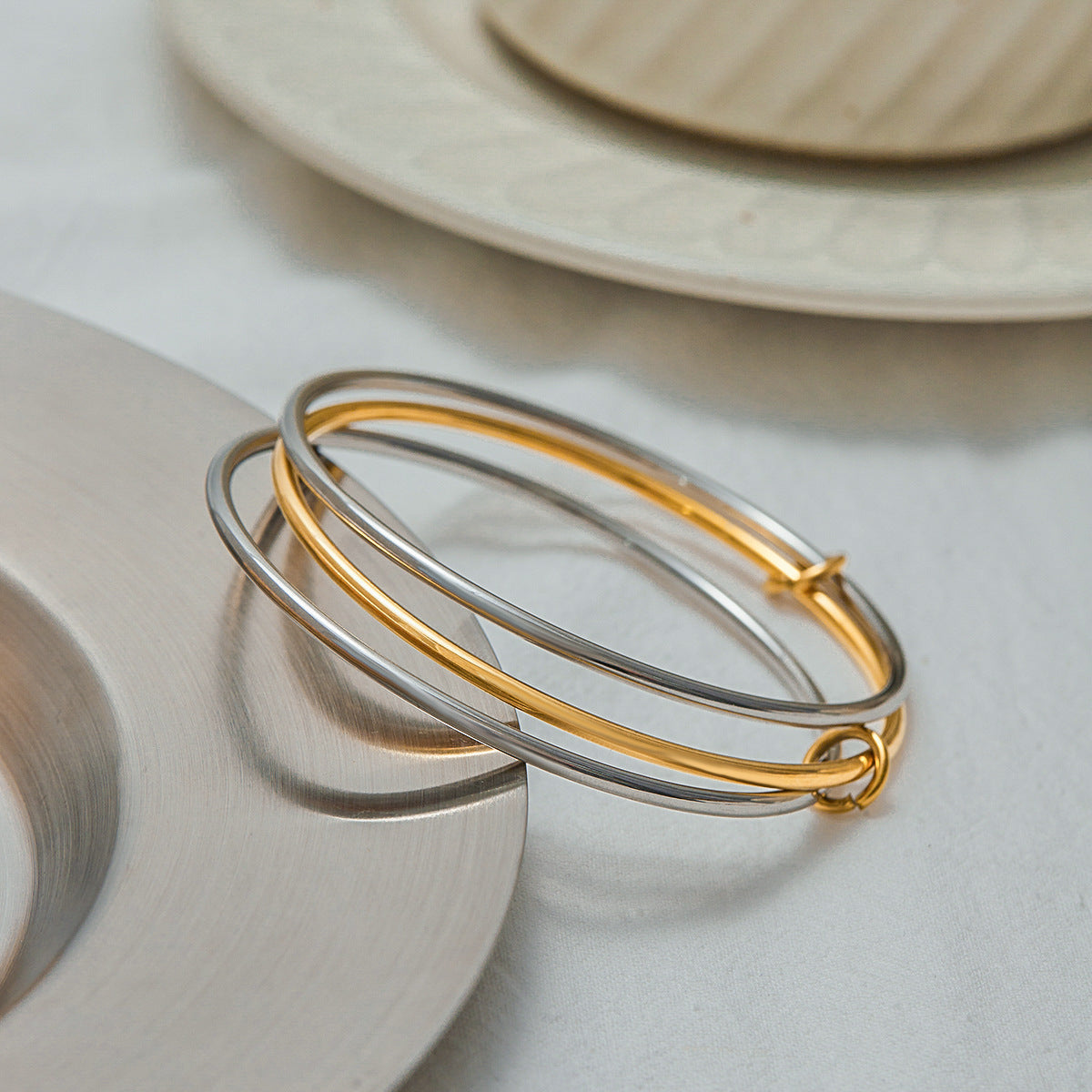 Romina To-Farget Armbånd i Stabilt Design