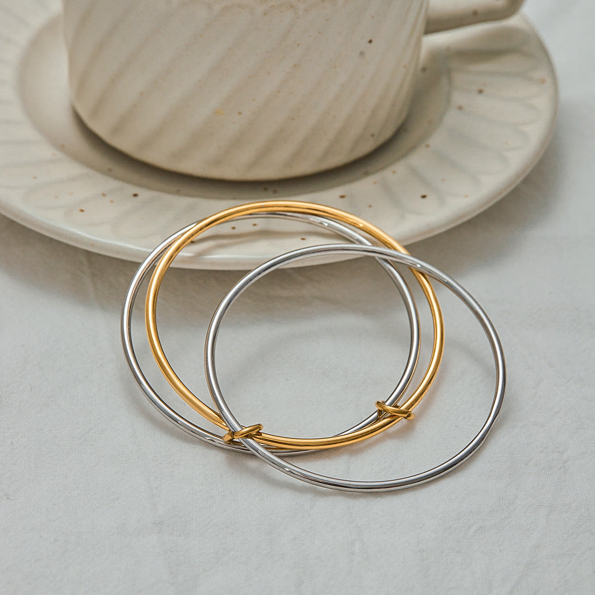 Romina To-Farget Armbånd i Stabilt Design