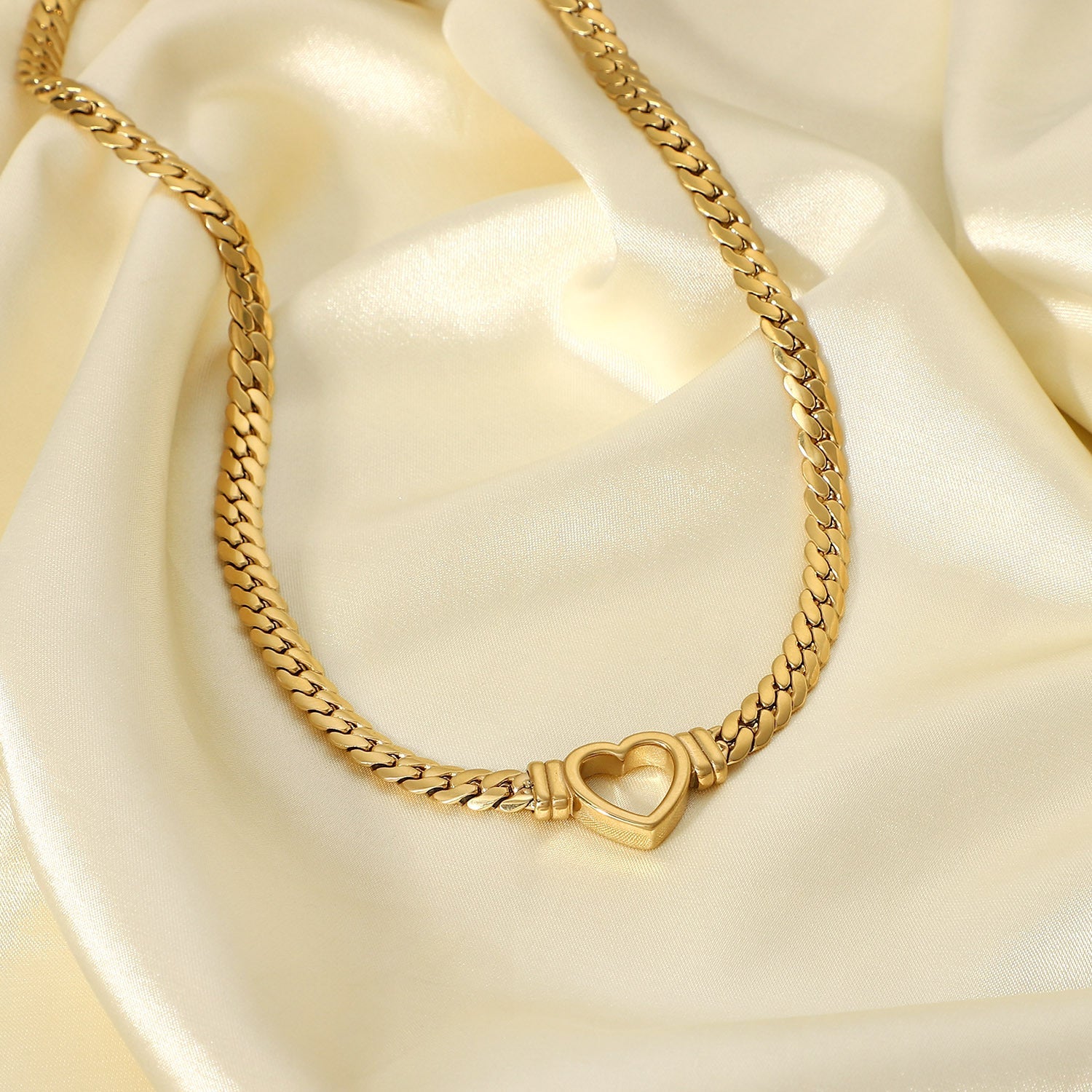 Vali Heart Pendant Choker