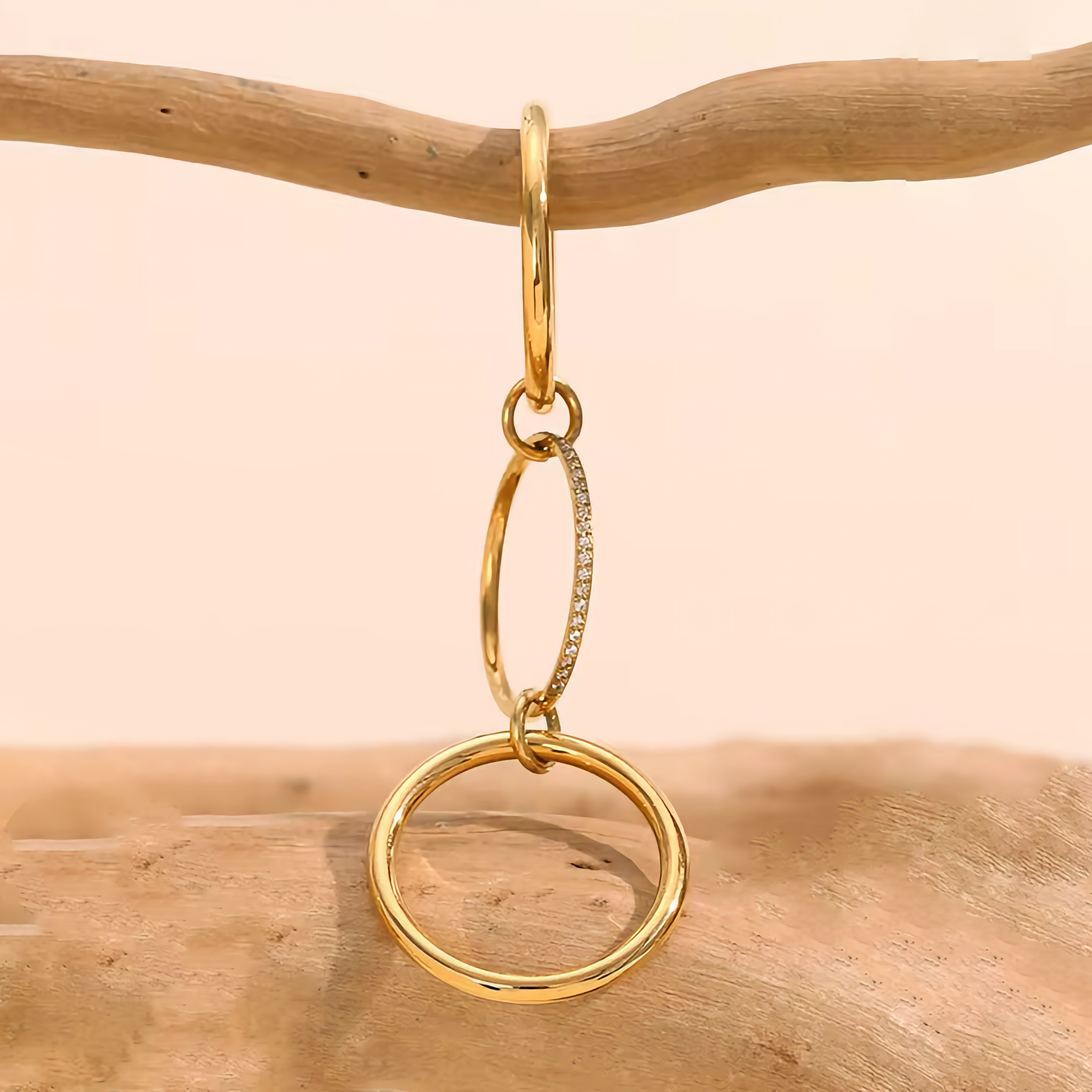 Dara Diamond Ring Stand