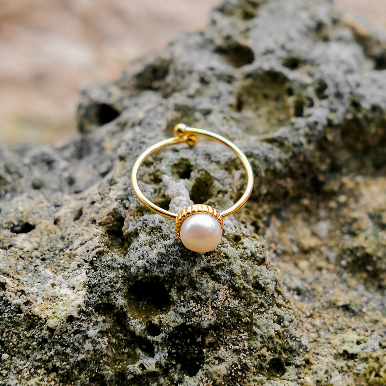 Solis Gull Pearl Ring