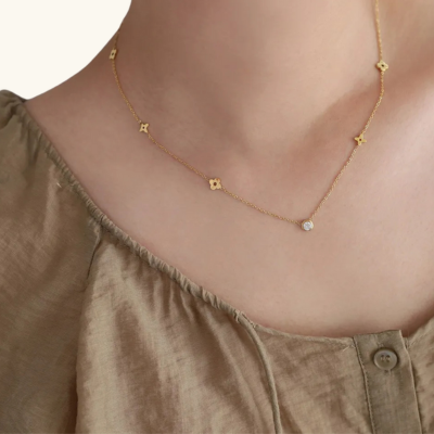 CARRIE Clover Gold Necklace