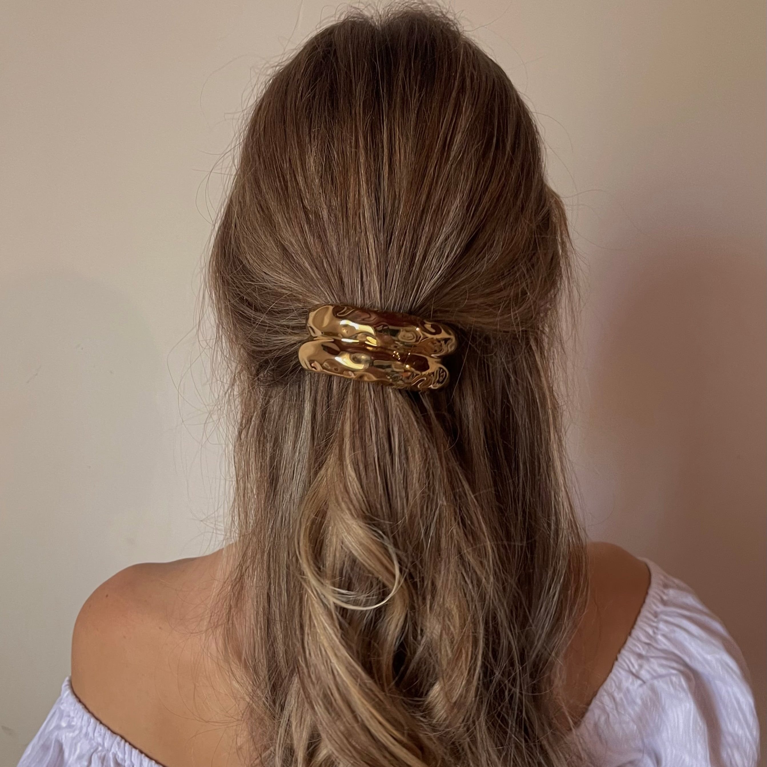 Double Hammered Bow Horse Tail Cuff