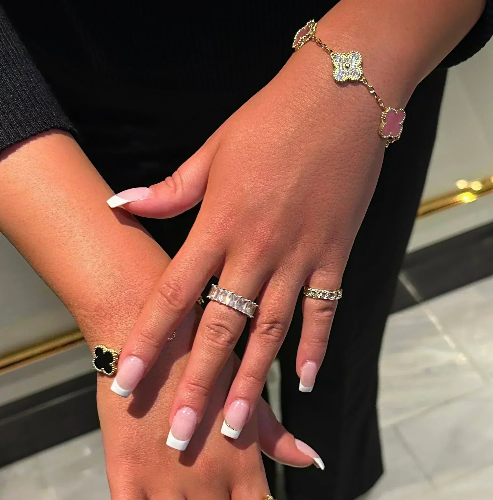 DJEETELINA | Krystalarmbånd i Elegant Design