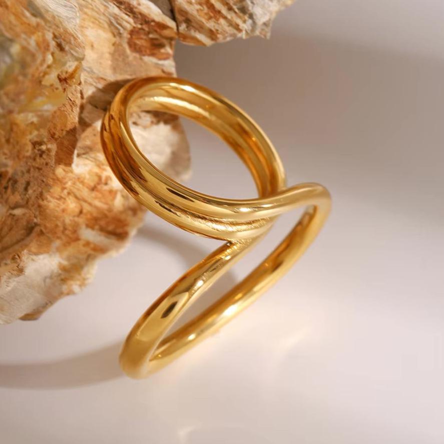 Meri Modern Gold Ring