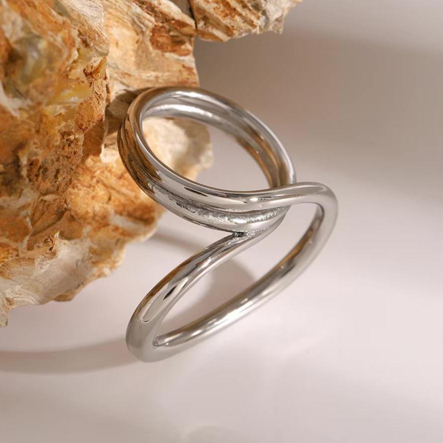 Meri Modern Gold Ring