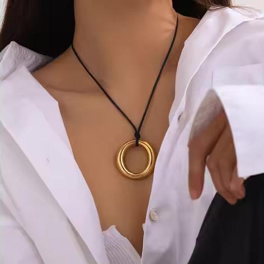 Evanna Pendant Ring