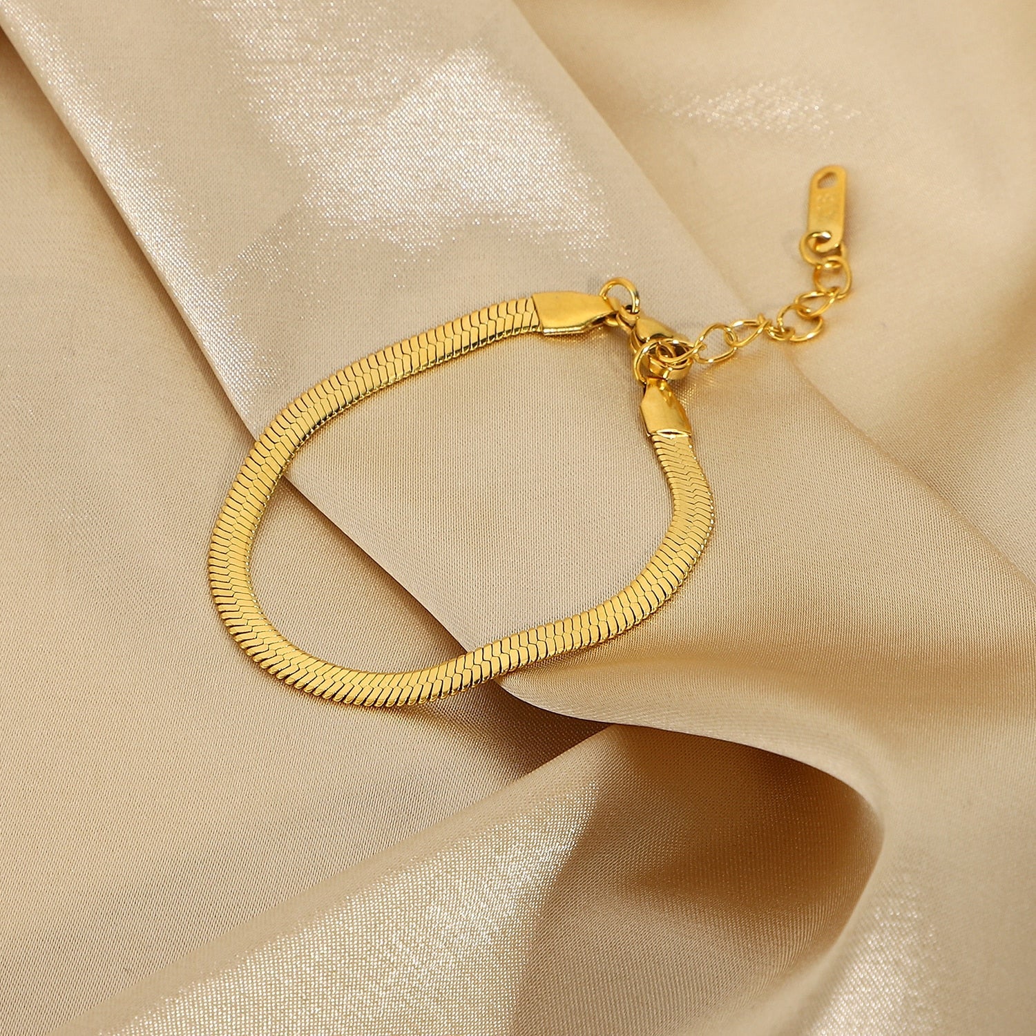 Ellaine Gull Herringbone Bracelet