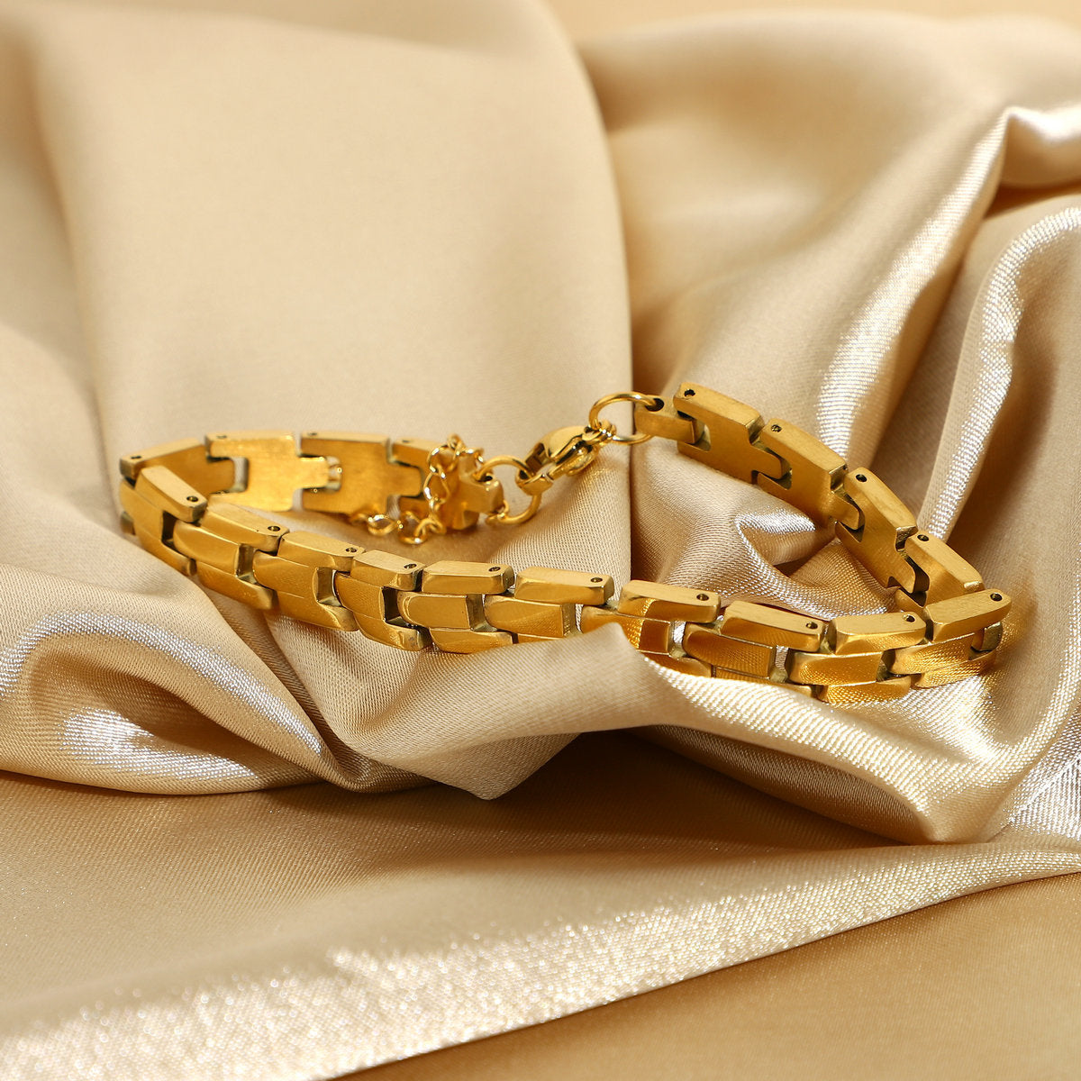 Zeri Arm Bracelet