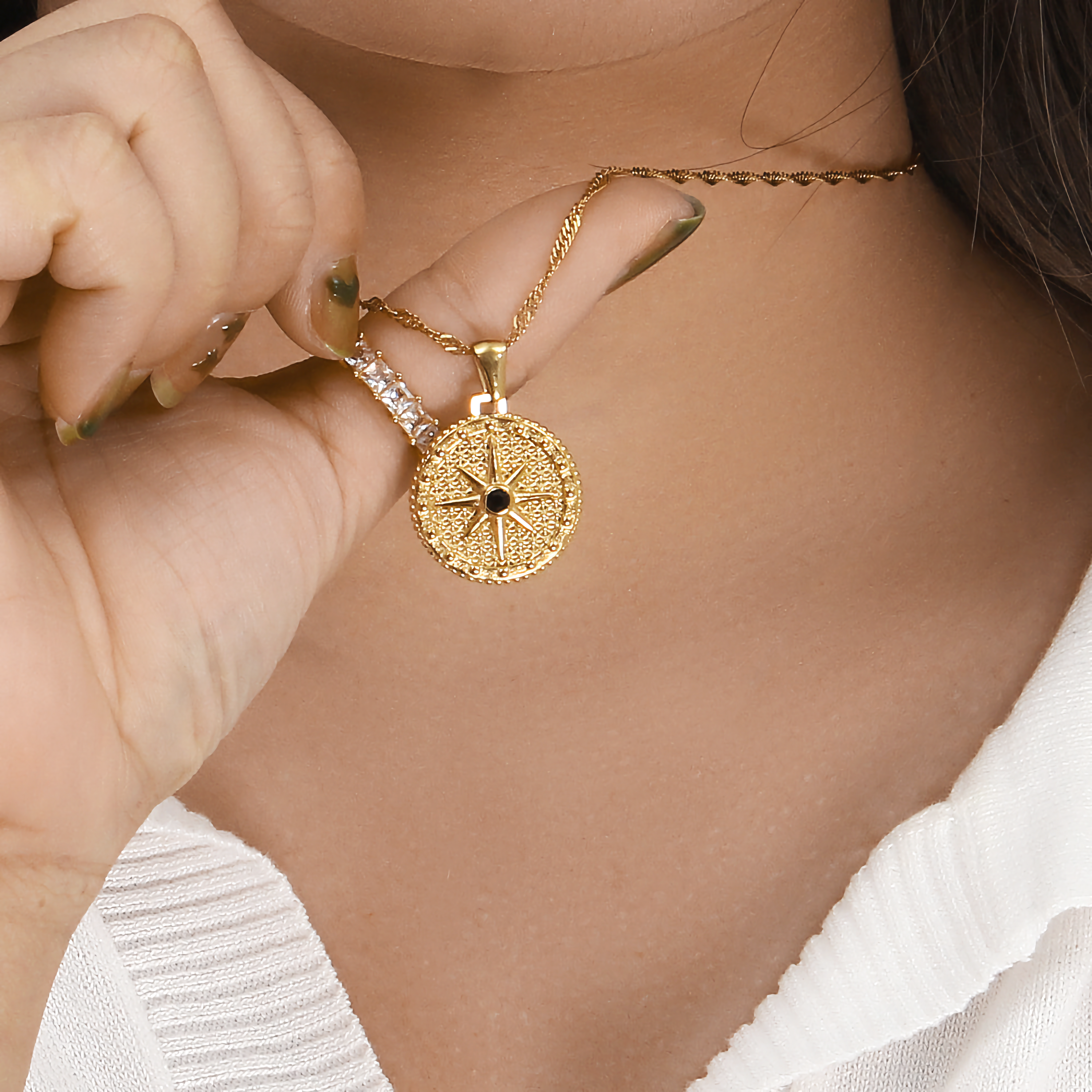 Ellie Kompass Necklace