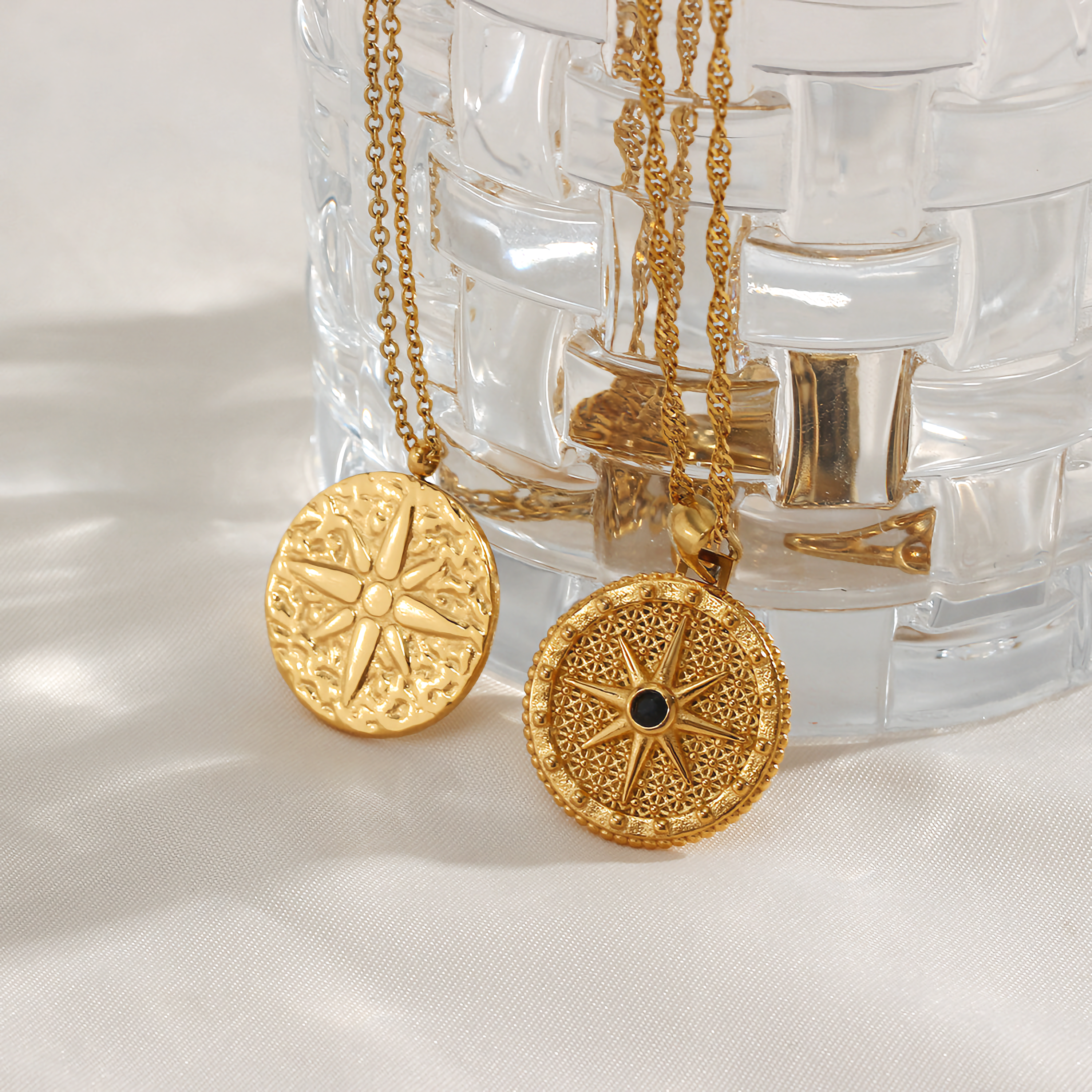 Ellie Kompass Necklace
