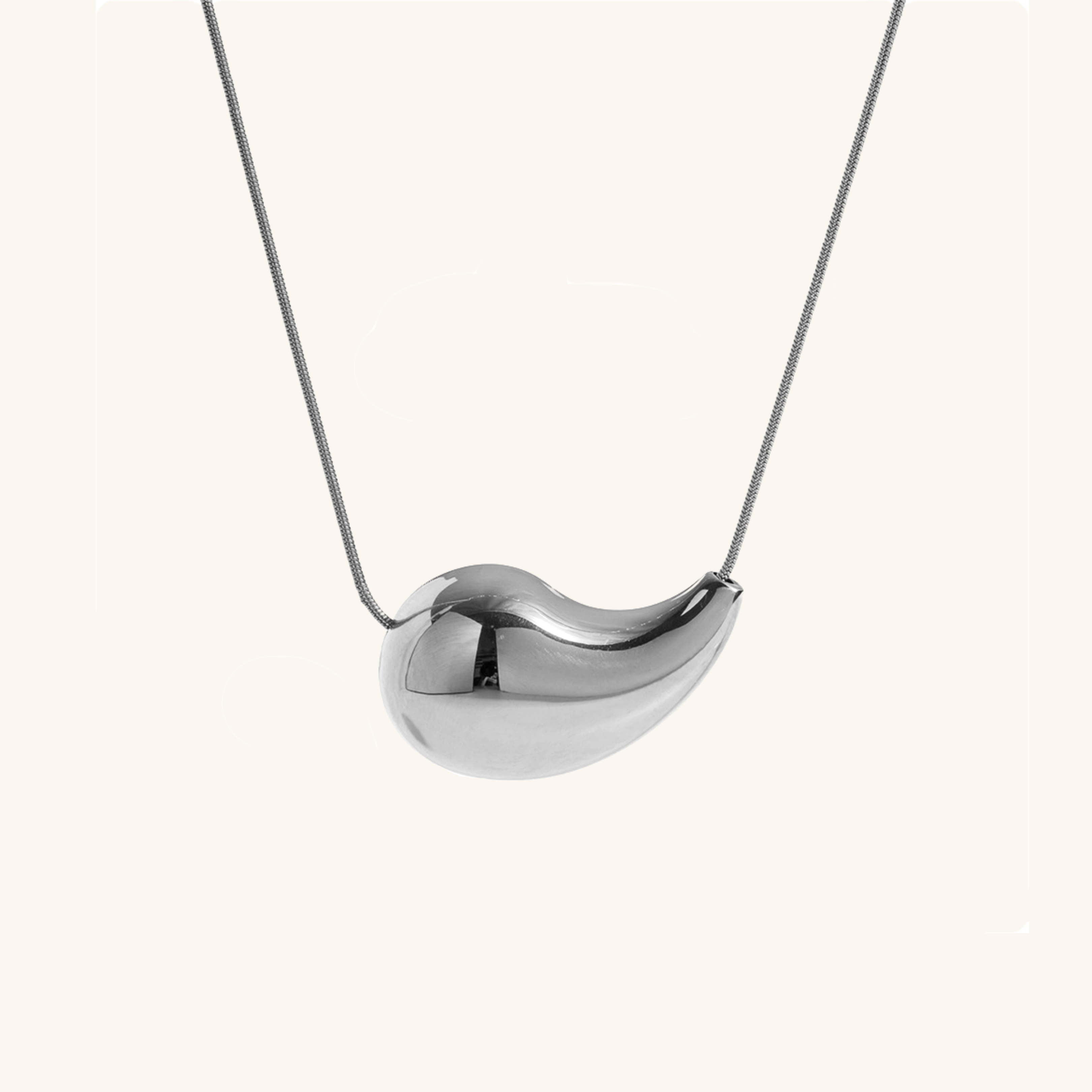 Sandra Dråpe Pendant Necklace